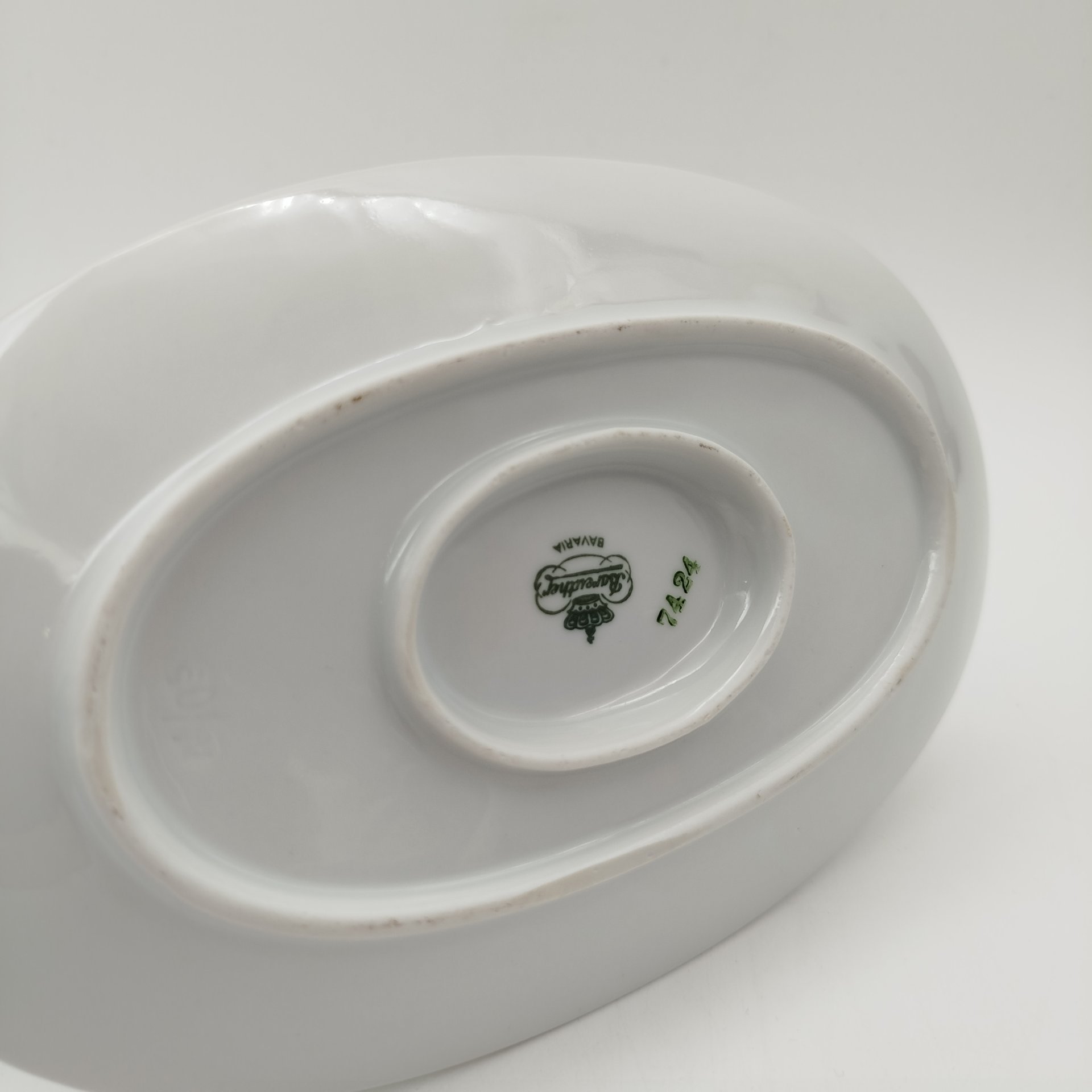 Соусник на подставке, украшенный цветочным декором, фарфор, деколь, золочение, Bareuther & Co., Bavaria, Германия, 1931-1945 гг.