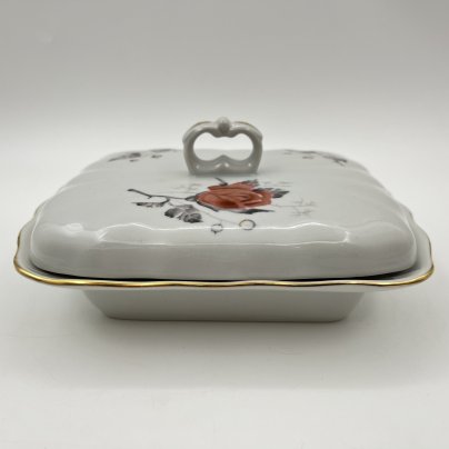 Масленка (паштетница), украшенная изображением розы, фарфор, деколь, золочение, Karolina (Фарфоровая мануфактура «Каролина», Польша), Польша, 1980-1990 гг.