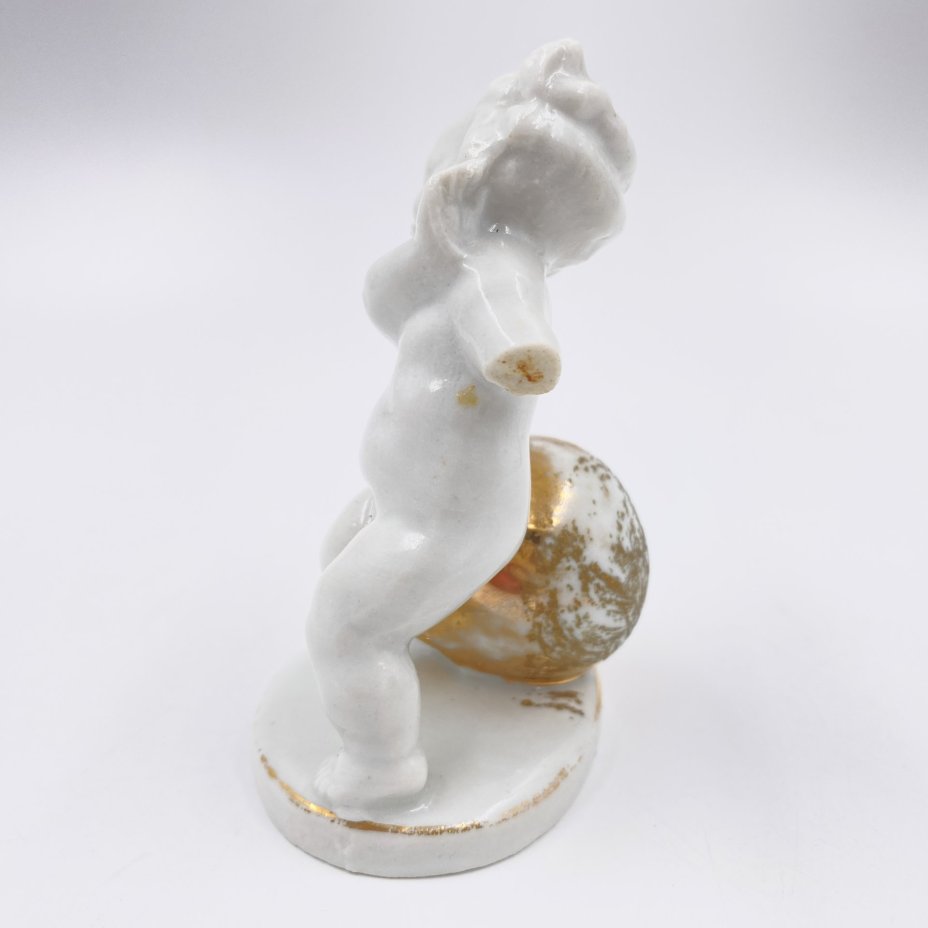 Статуэтка "Путти с шаром", фарфор, золочение, Германия, 1930-1970 гг.