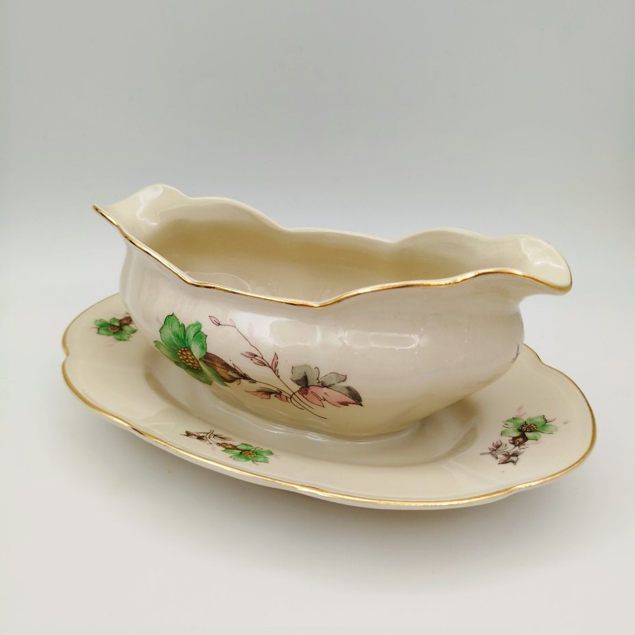 Соусник на подставке, украшенный цветочным декором