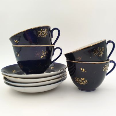 Набор чайных пар кобальтового цвета, украшенных цветочным декором, (на 4 персоны), фарфор, крытье, золочение, Ленинградский фарфоровый завод (ЛФЗ), СССР, 1970-1986 гг.