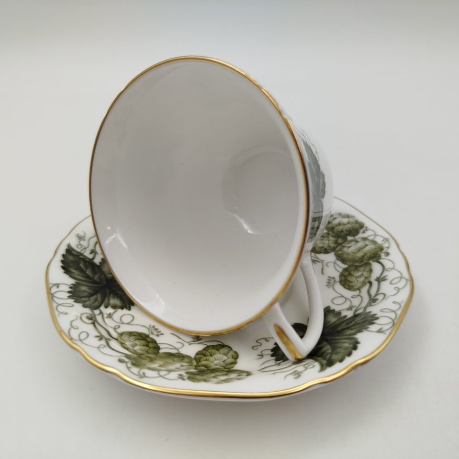 Кофейная пара "Вустерский хмель", фарфор, деколь, золочение, Royal Worcester, Великобритания, 1965 г.