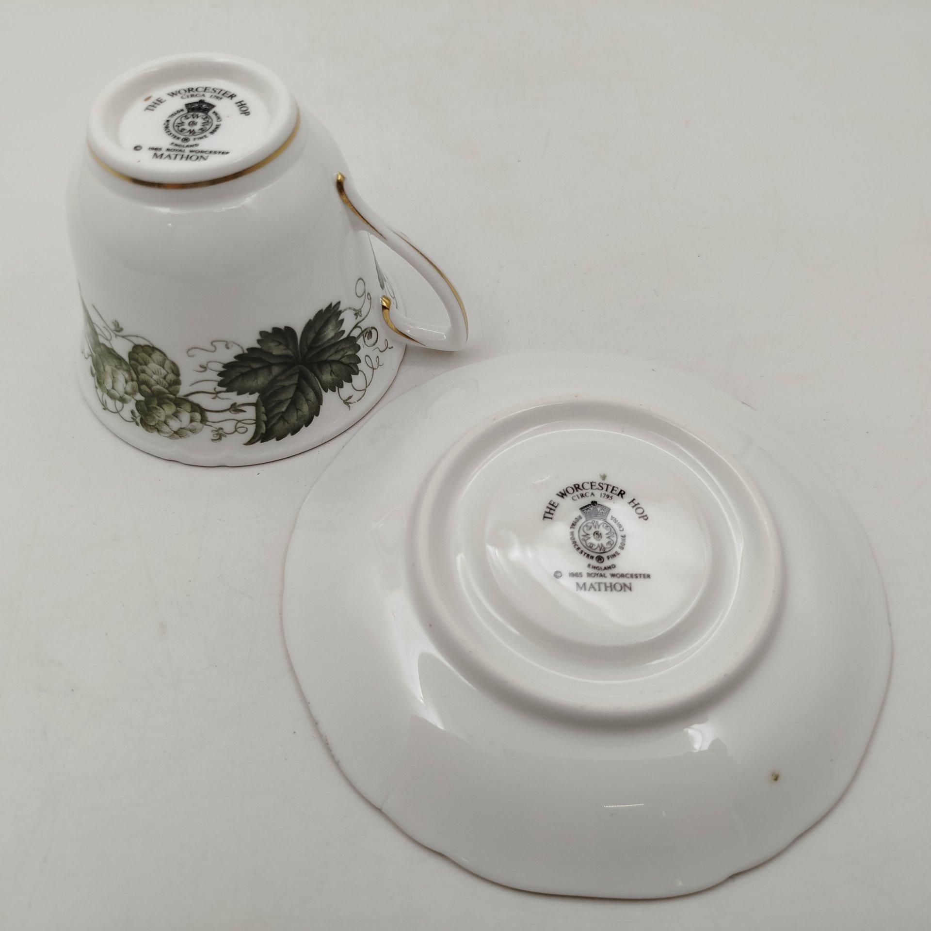 Кофейная пара "Вустерский хмель", фарфор, деколь, золочение, Royal Worcester, Великобритания, 1965 г.