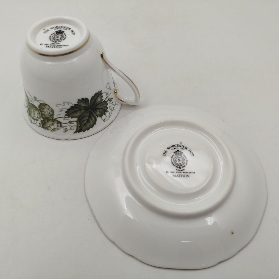 Кофейная пара "Вустерский хмель", фарфор, деколь, золочение, Royal Worcester, Великобритания, 1965 г.