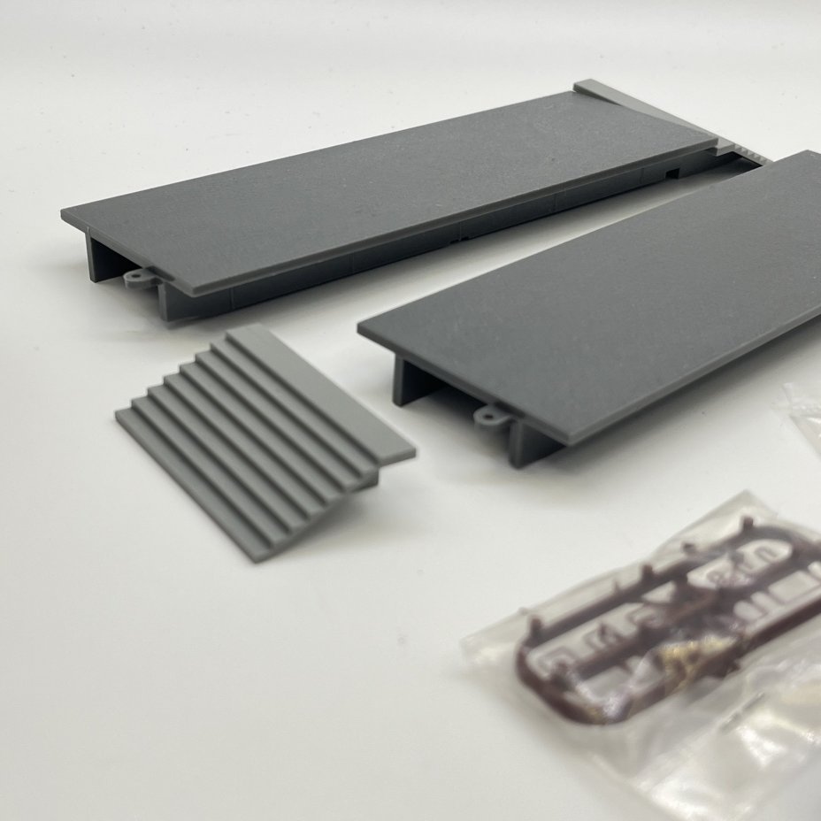 Набор из 2 платформ, корпуса паровоза и деталей для железной дороги, пластик, Piko, Германия, 1980-2000 гг.