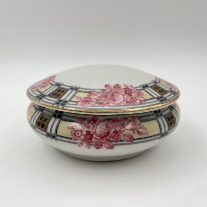 Шкатулка круглой формы в стиле Art Deco, украшенная изображением роз, Jean Boyer, фарфор, деколь, золочение, Limoges, Франция, 1920-1940 гг.