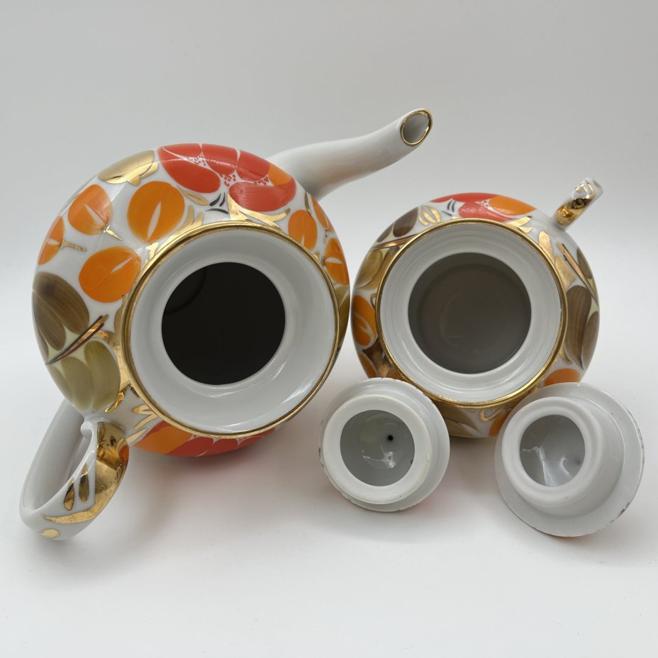 Набор кофейный "Щедрая осень" (4 предмета), автор росписи Н.Б. Гусева, автор формы С.Е. Яковлева, фарфор, роспись, золочение, Ленинградский фарфоровый завод (ЛФЗ), СССР, 1960-1970 гг.