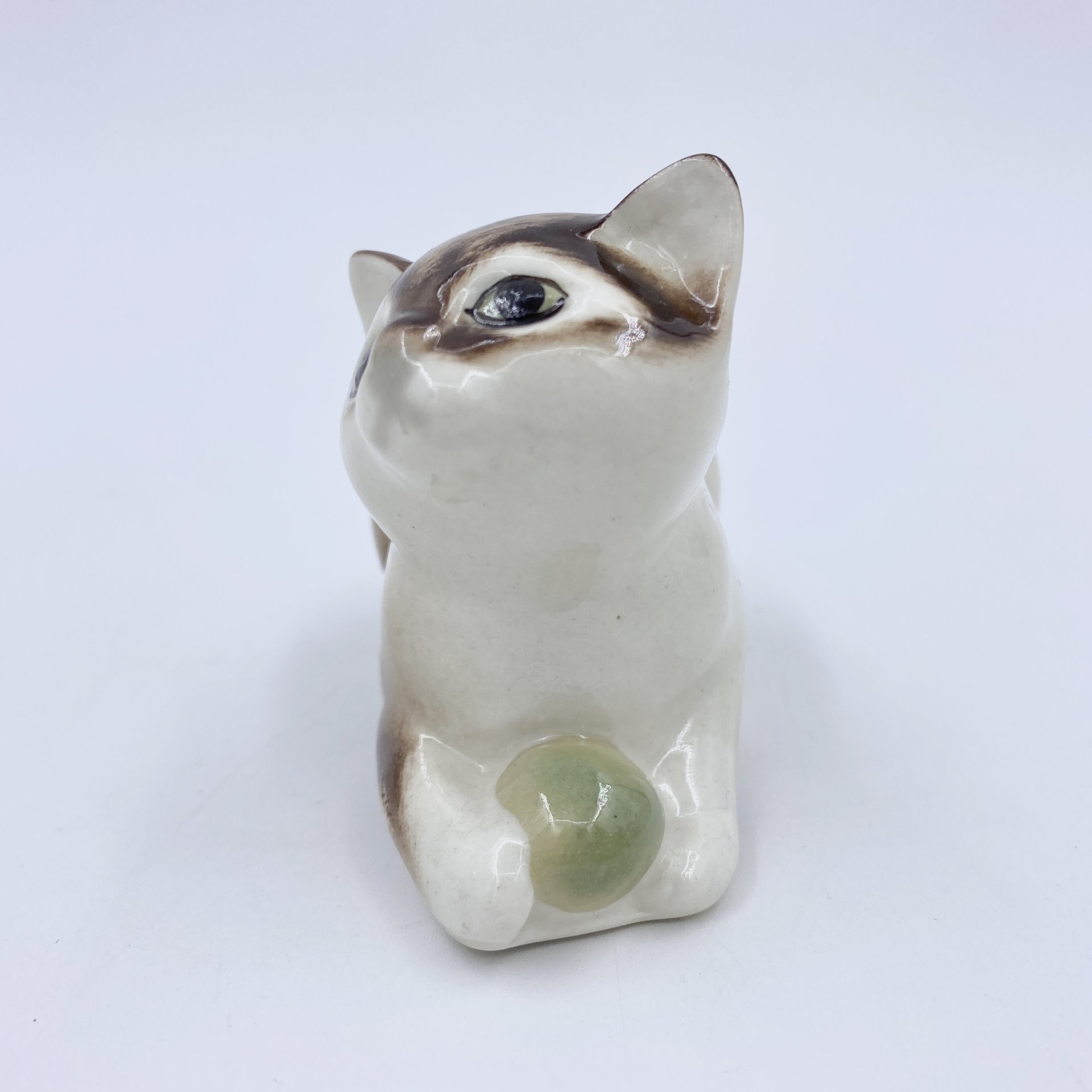 Статуэтка "Котёнок с мячом", Ленинградский фарфоровый завод (ЛФЗ)