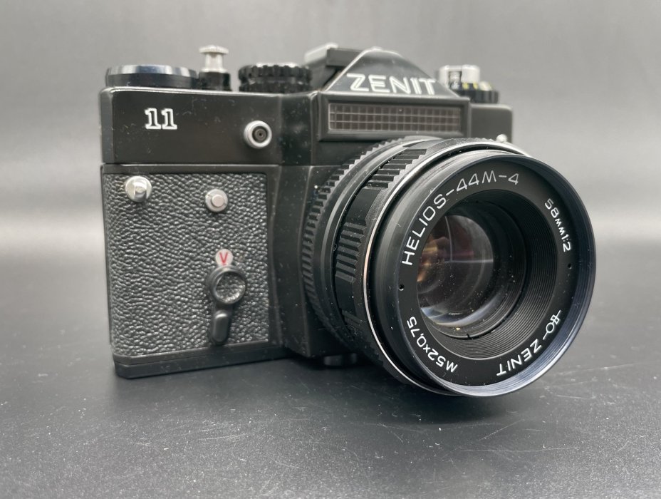 Фотоаппарат "Зенит-11" с объективом "Гелиос-44М-4", в родном кофре, Красногорский механический завод (КМЗ)