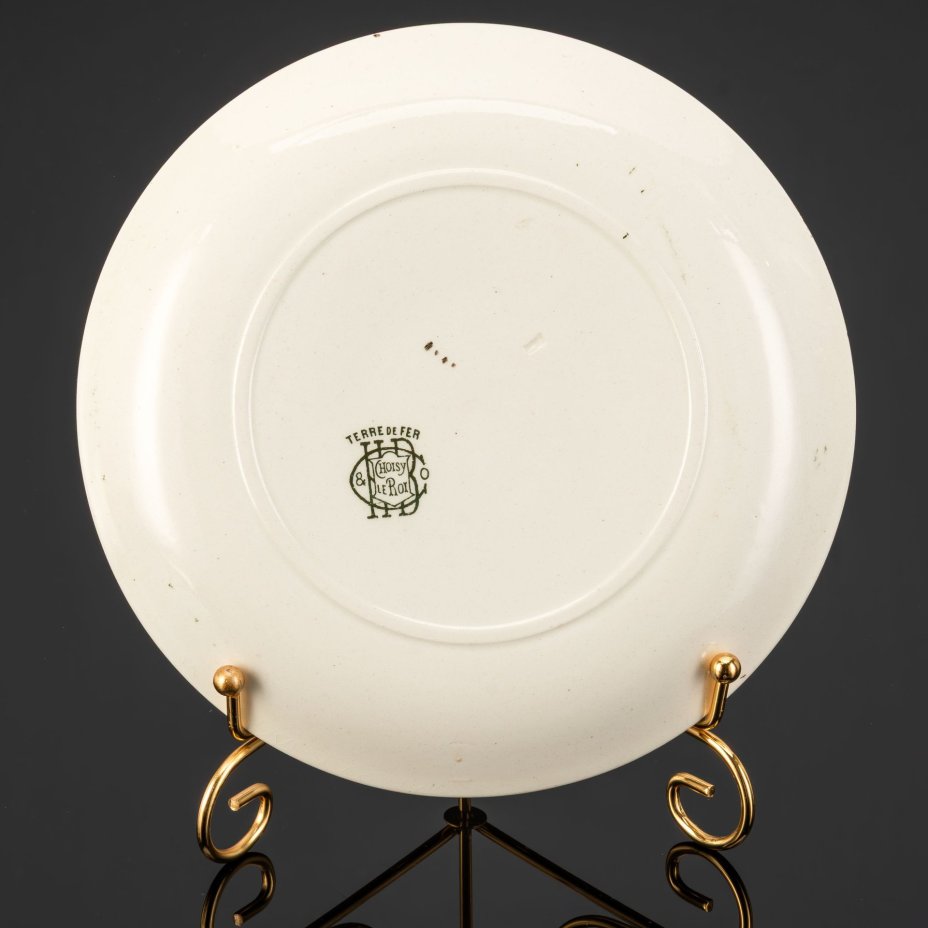 Тарелка с юмористическим изображением на тему застройки Парижа "Трость - Эйфелева башня" и "Площадь Трокадеро", фаянс, деколь, подрисовка, золочение, Hippolyte Boulenger & Cie (H.B. & Cie Choisy-le-Roi), Франция, 1880-1890 гг.