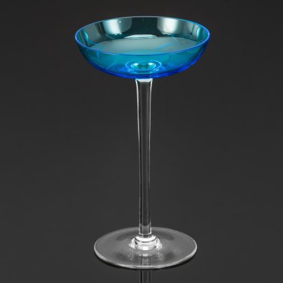 Ваза на тонкой ножке с чашей купоросного оттенка с растительным декором, стекло, выдувание, резьба, Российская империя, 1900-1917 гг.