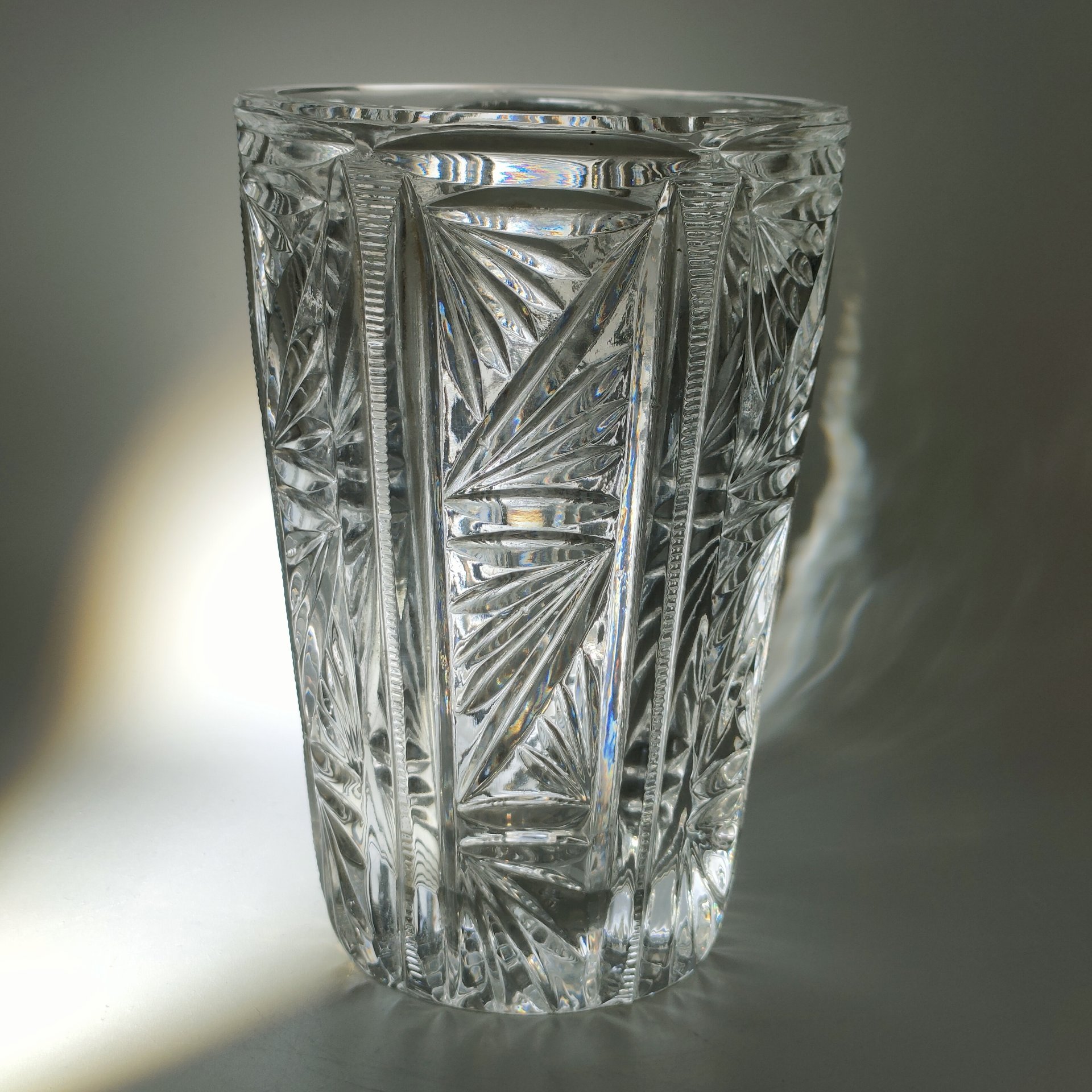 Небольшая ваза для цветов с рельефным растительным декором, хрусталь, СССР, 1970-1990 гг.