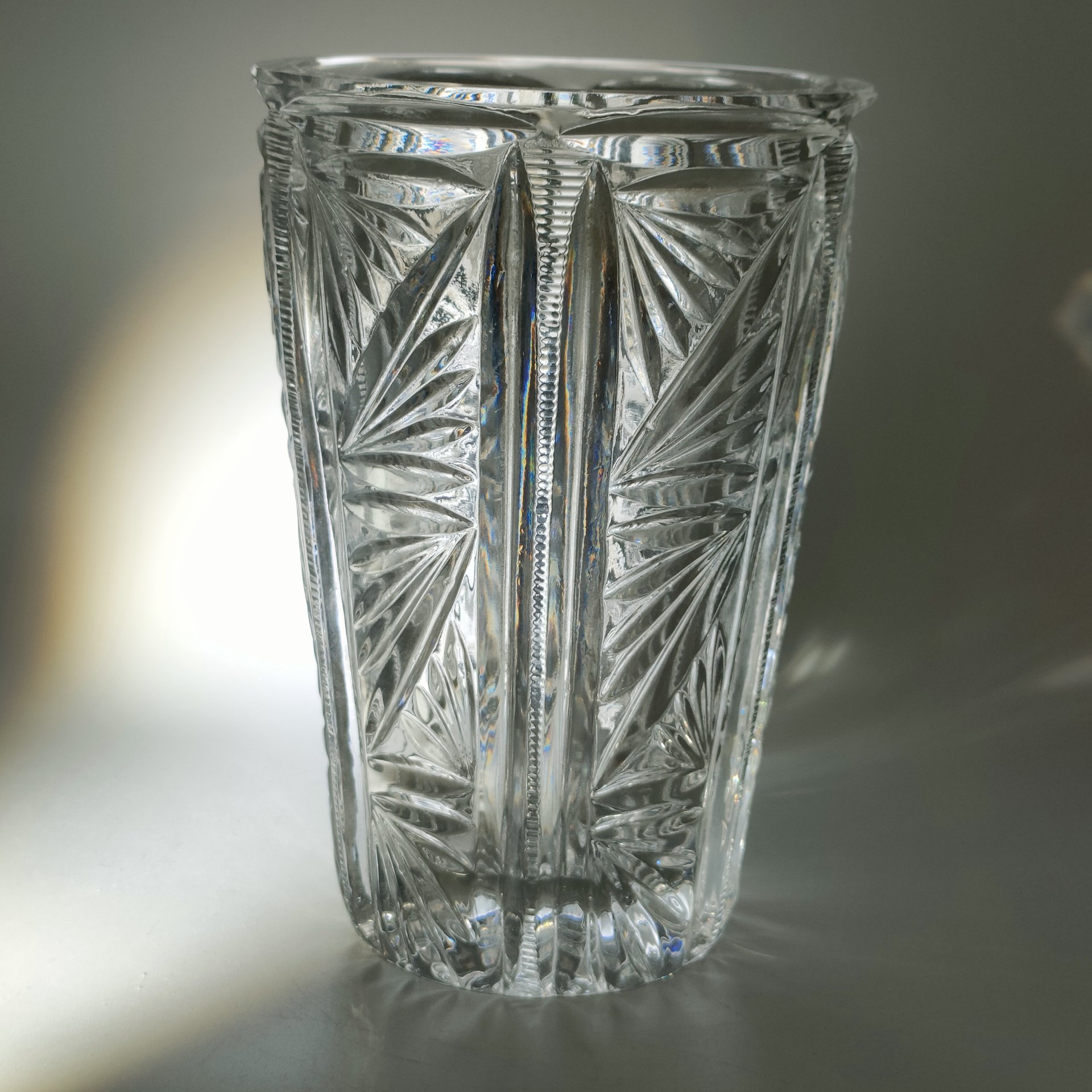 Небольшая ваза для цветов с рельефным растительным декором, хрусталь, СССР, 1970-1990 гг.