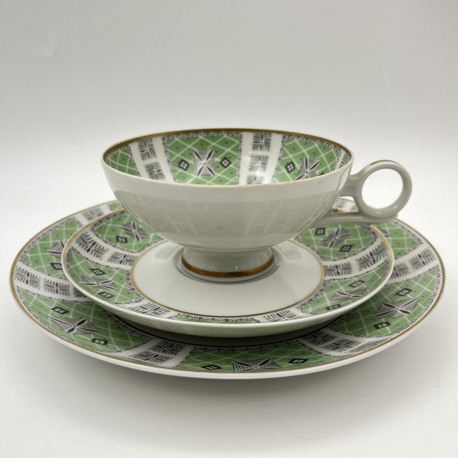 Трио чайное с геометрическим декором на светло-зеленом фоне, фарфор, крытье, деколь, золочение, Wallendorf, Германия, 1963-1990 гг.