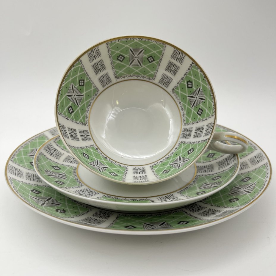 Трио чайное с геометрическим декором на светло-зеленом фоне, фарфор, крытье, деколь, золочение, Wallendorf, Германия, 1963-1990 гг.