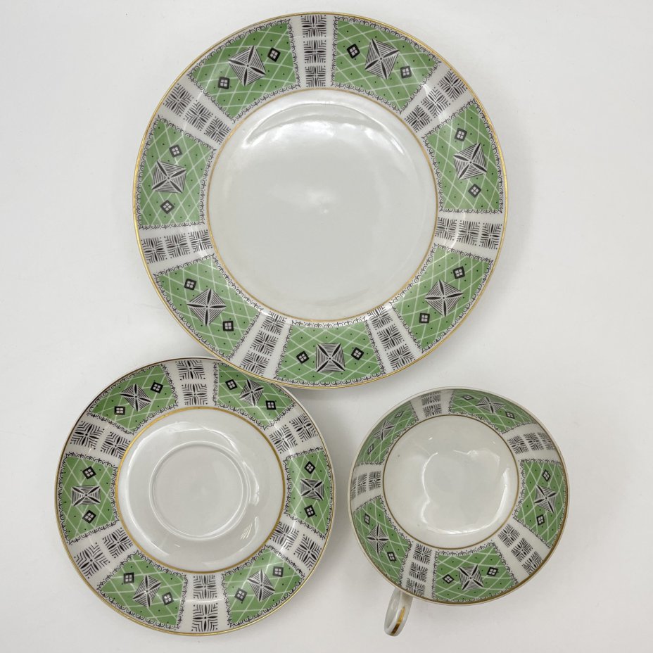 Трио чайное с геометрическим декором на светло-зеленом фоне, фарфор, крытье, деколь, золочение, Wallendorf, Германия, 1963-1990 гг.
