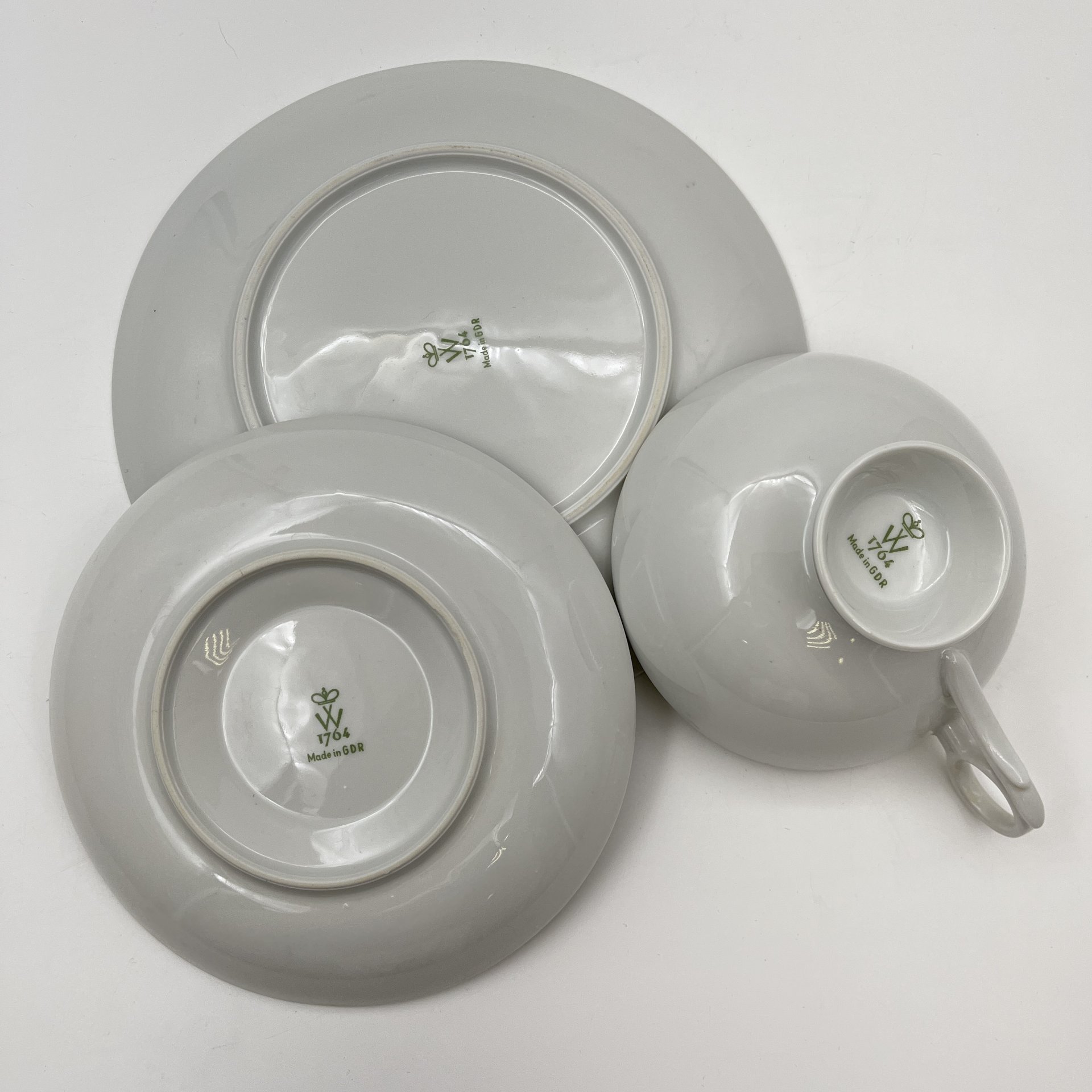 Трио чайное с геометрическим декором на светло-зеленом фоне, фарфор, крытье, деколь, золочение, Wallendorf, Германия, 1963-1990 гг.