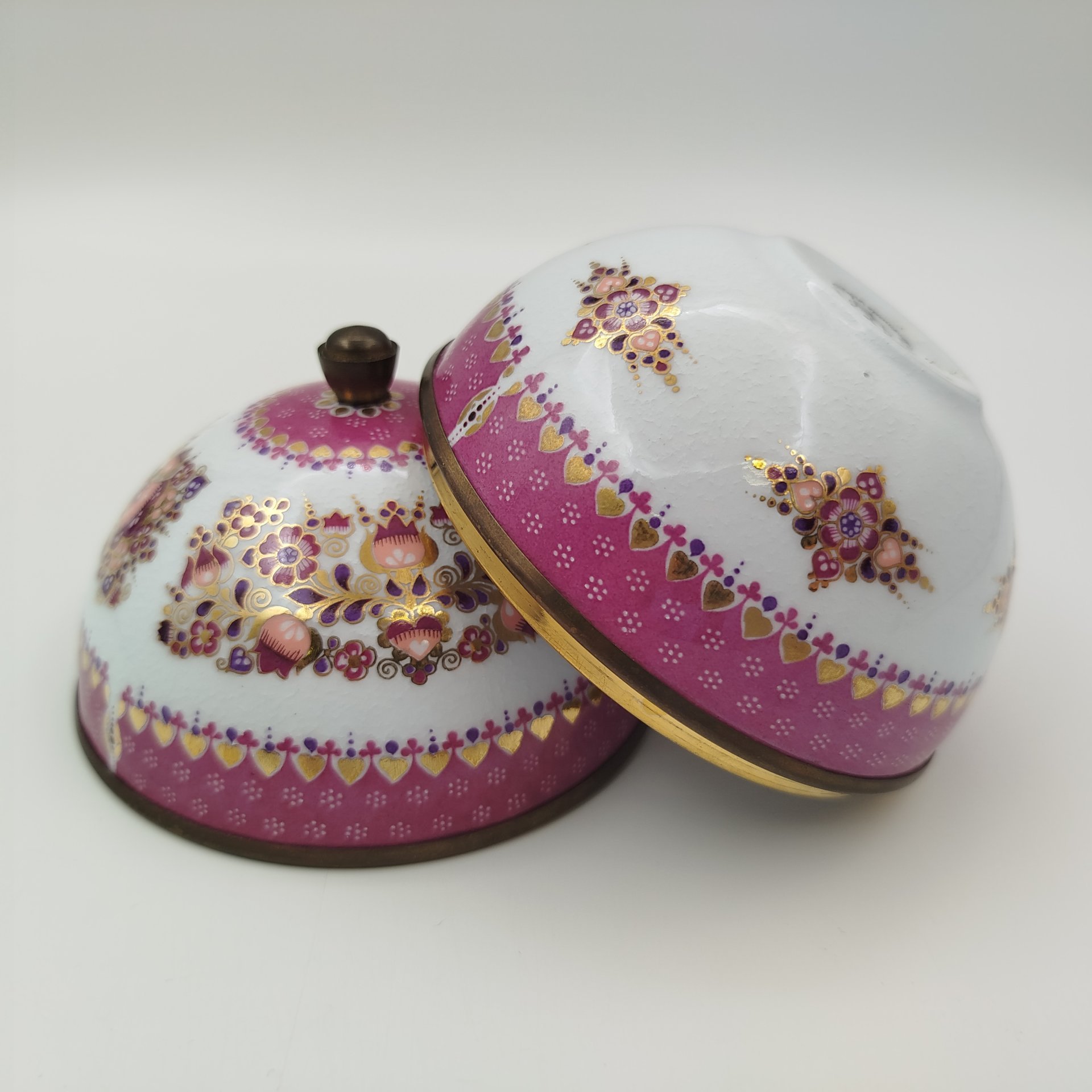 Шкатулка в форме шара, украшенная цветочным декором, Studio Steinbock, металл, эмали, золочение, Австрия, 1960-1980 гг.