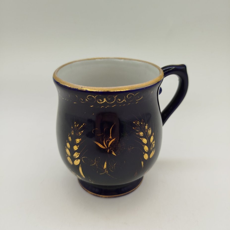 Кружка с растительным декором, фарфор, крытье, золочение, СССР, 1950-1980 гг.