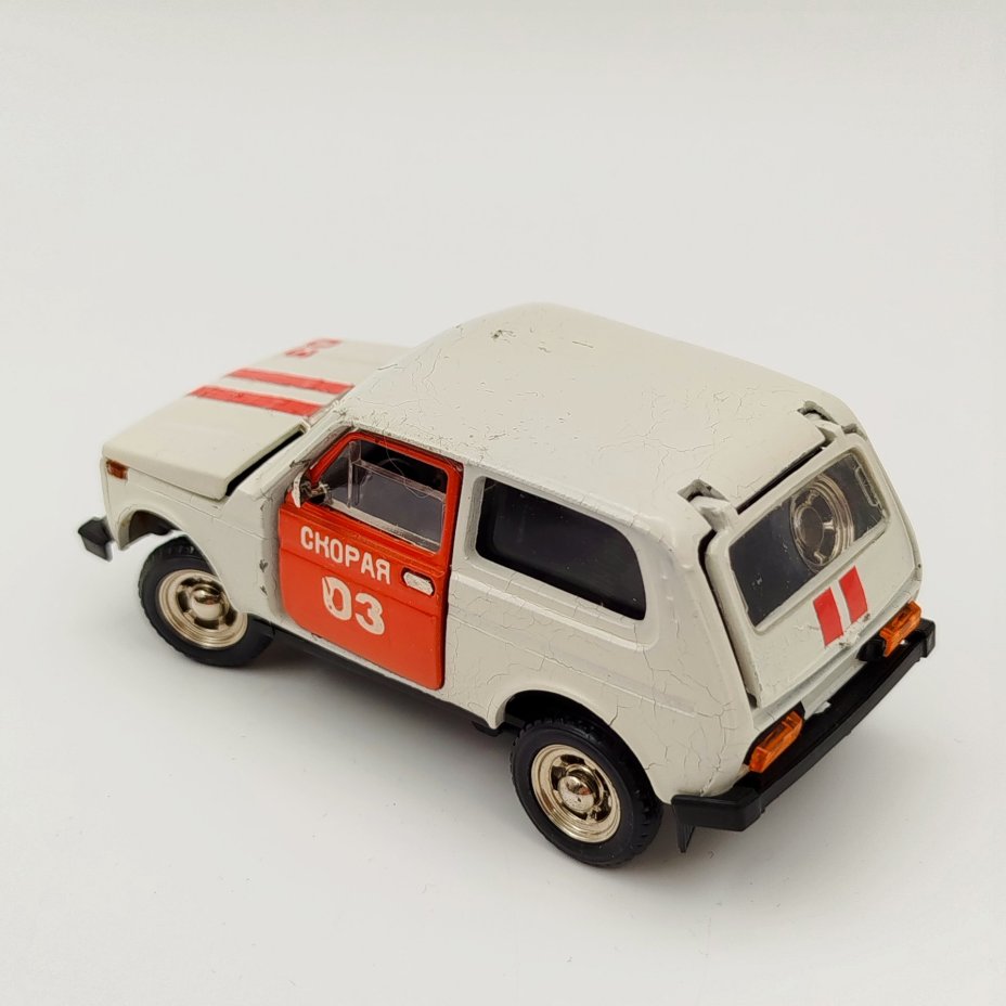 Модель автомобиля в масштабе 1:43 "LADA 2121 Niva" "Скорая помощь" (авторская версия), металл, пластмасса, крашение, СССР, 1970-1990 гг.