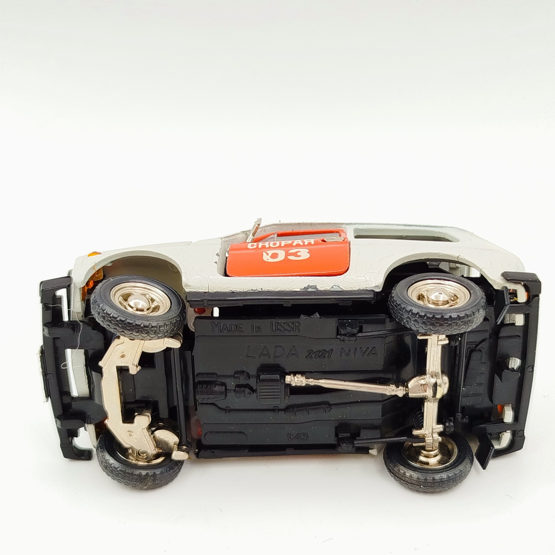 Модель автомобиля в масштабе 1:43 "LADA 2121 Niva" "Скорая помощь" (авторская версия), металл, пластмасса, крашение, СССР, 1970-1990 гг.