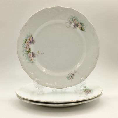 Набор из 3-х обеденных тарелок с цветочным декором, фаянс, деколь, золочение, Всеукртрест (Будянский фаянсовый завод «Серп и Молот»), СССР, 1920-1930 гг.