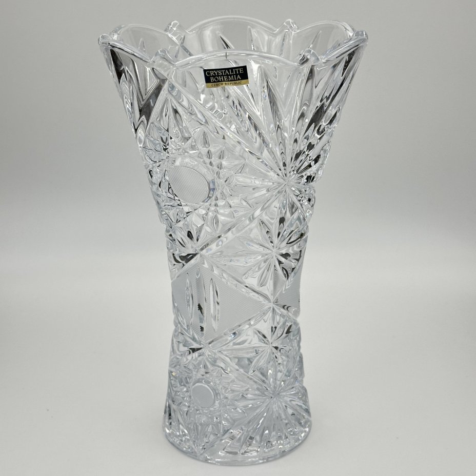 Ваза для цветов, украшенная геометрическим декором, Bohemia Crystal (Bohemia Glass)