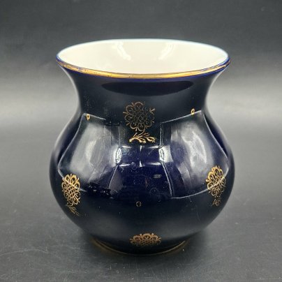 Ваза миниатюрная с цветочным декором, фарфор, крытье кобальтом, золочение, Ленинградский фарфоровый завод (ЛФЗ), СССР, 1950-1960 гг.