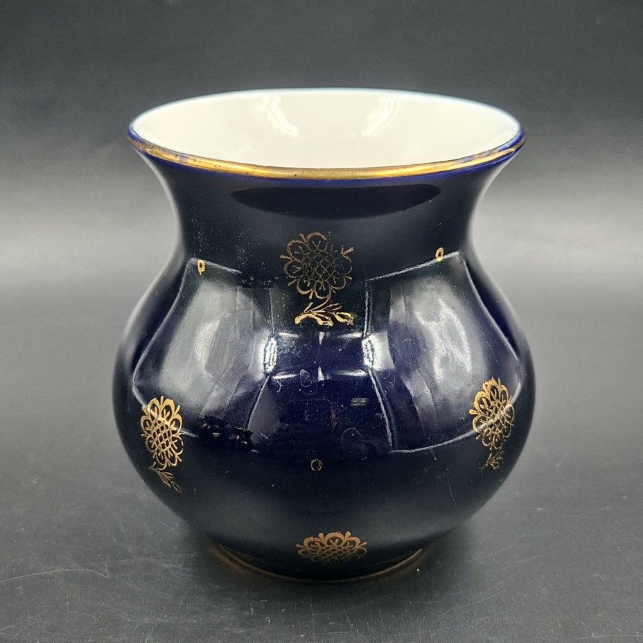 Ваза миниатюрная с цветочным декором, фарфор, крытье кобальтом, золочение, Ленинградский фарфоровый завод (ЛФЗ), СССР, 1950-1960 гг.