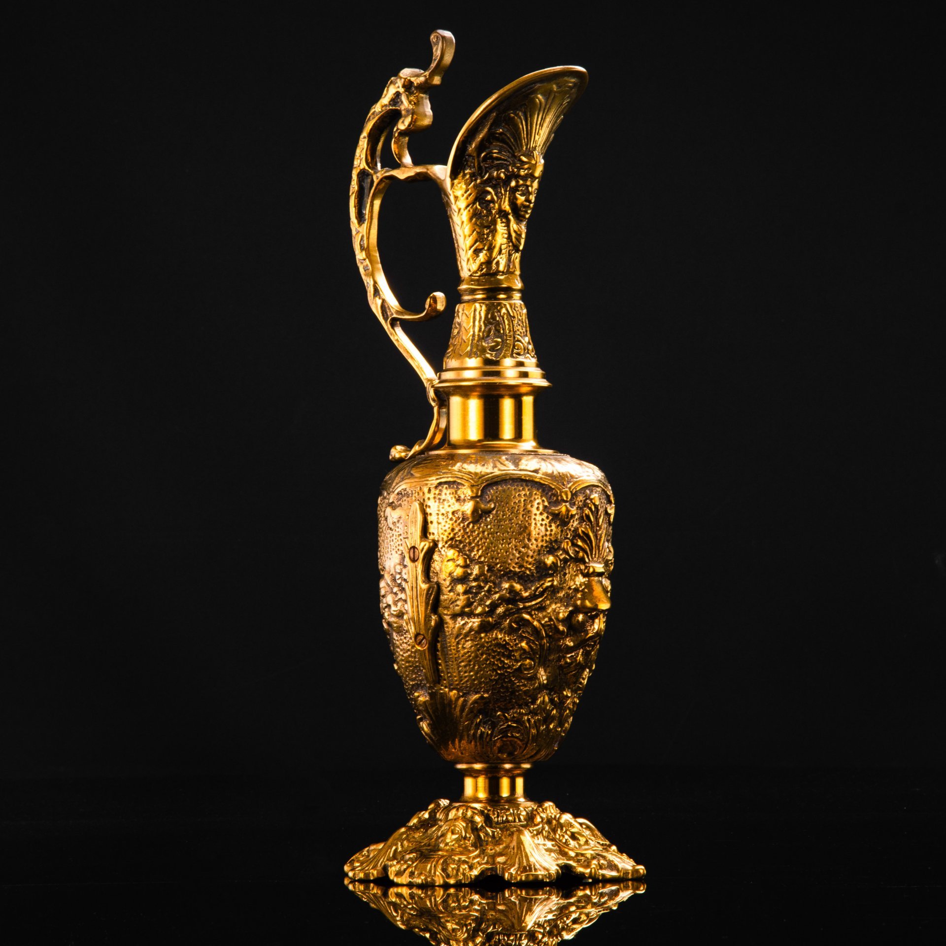 Кувшин (декоративный) в античной стилистике, латунь, Индия, 1960-1980 гг.