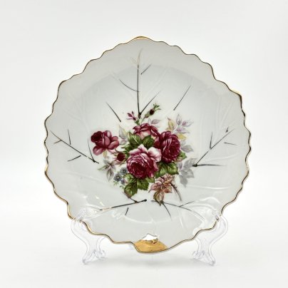 Тарелка с изображением букета, фарфор, деколь, золочение, Западная Европа, 1960-1980 гг.