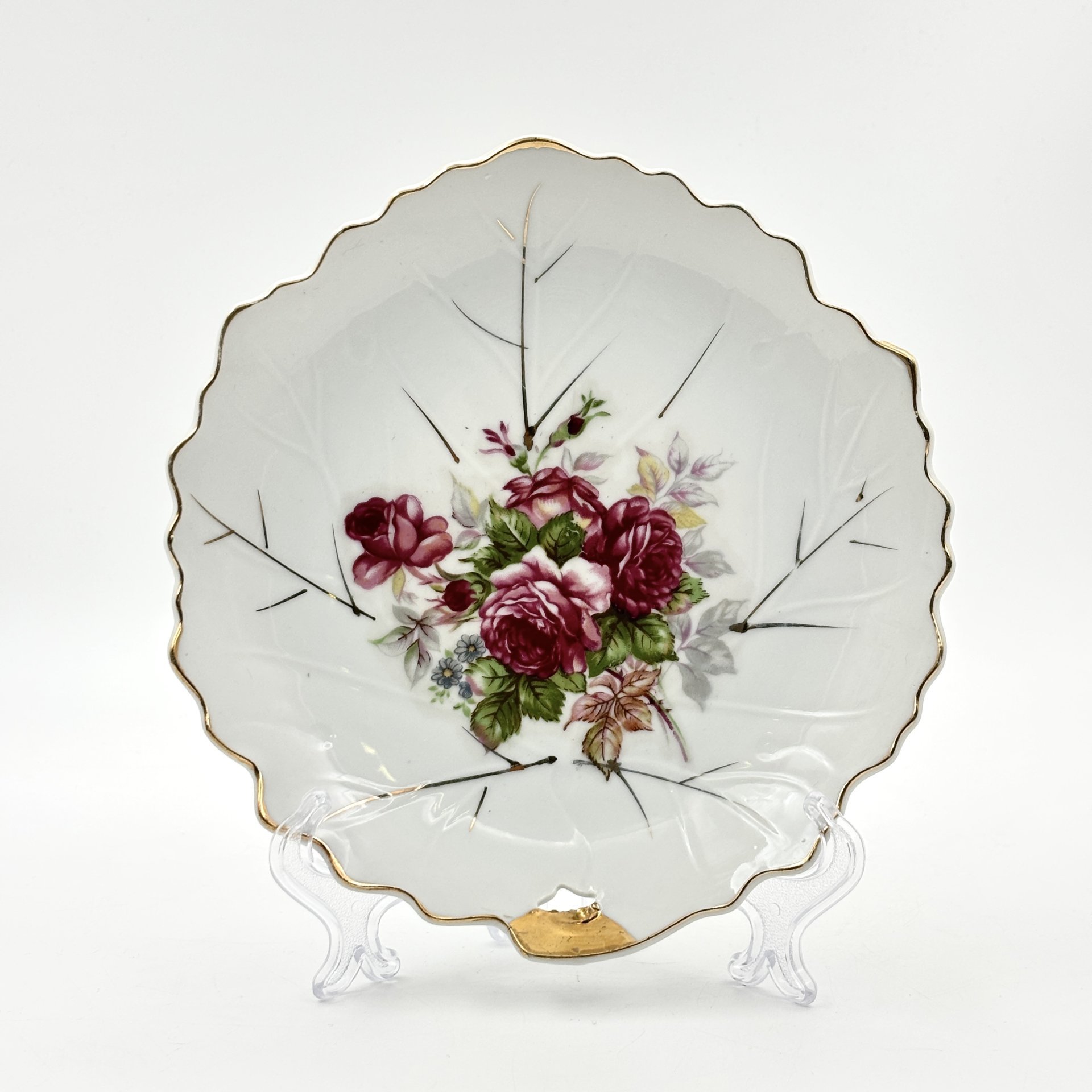 Тарелка с изображением букета, фарфор, деколь, золочение, Западная Европа, 1960-1980 гг.