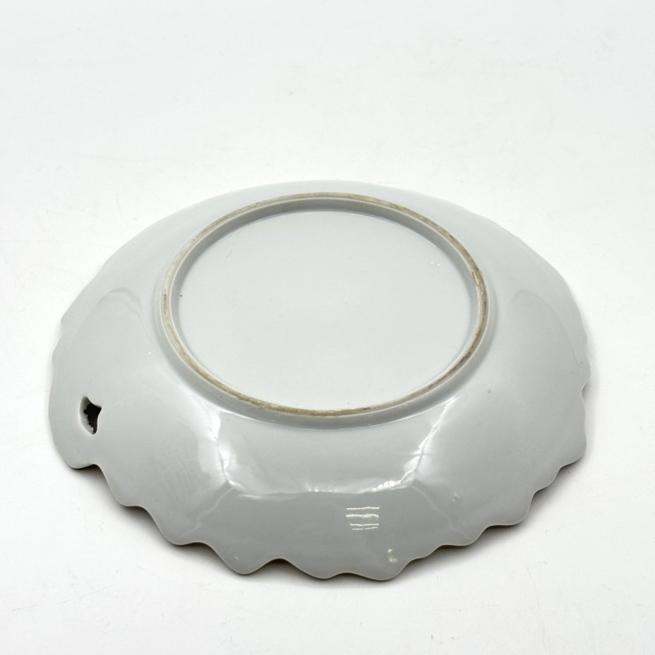 Тарелка с изображением букета