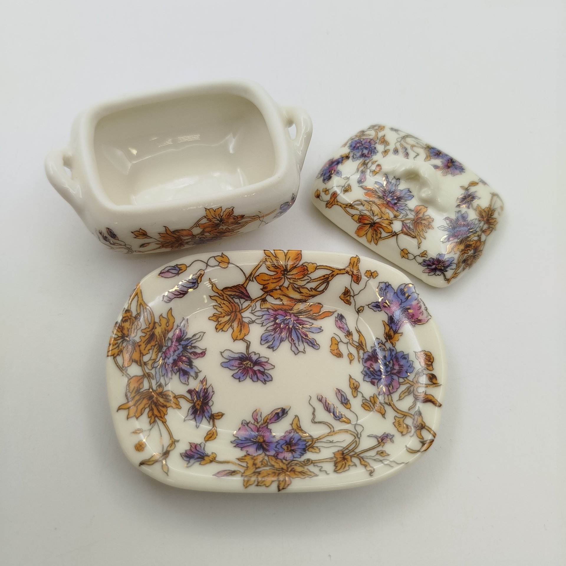 Солонка в виде супницы (миниатюрная), украшенная растительным декором, "Porcelain Art", фарфор, деколь, Европа, 1970-2000 гг.