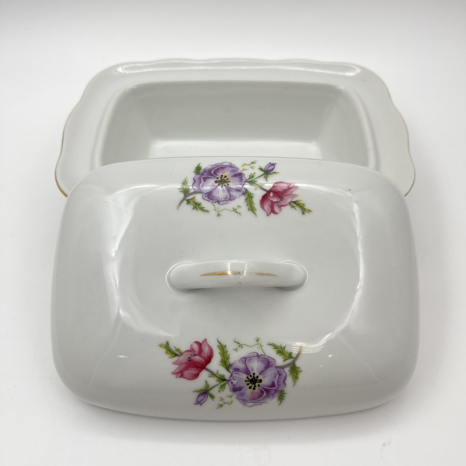 Масленка с цветочным декором, "Gebrüder Benedikt", фарфор, деколь, золочение, Чехословакия, 1960-1990 гг.