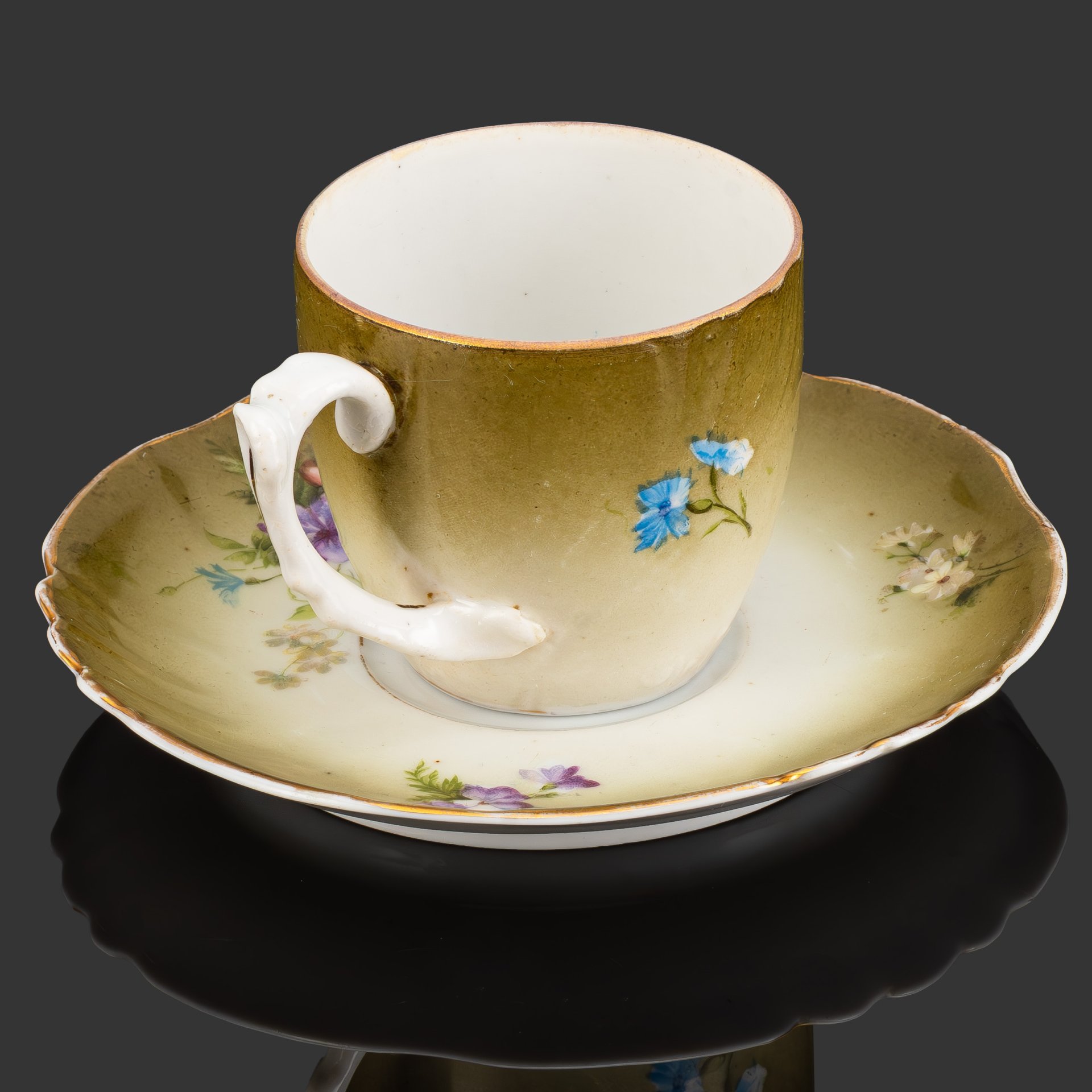 Кофейная пара с цветочным декором, фарфор, аэрография, деколь, золочение, Фарфоровая фабрика Гарднера, Российская империя, 1870-1890 гг.