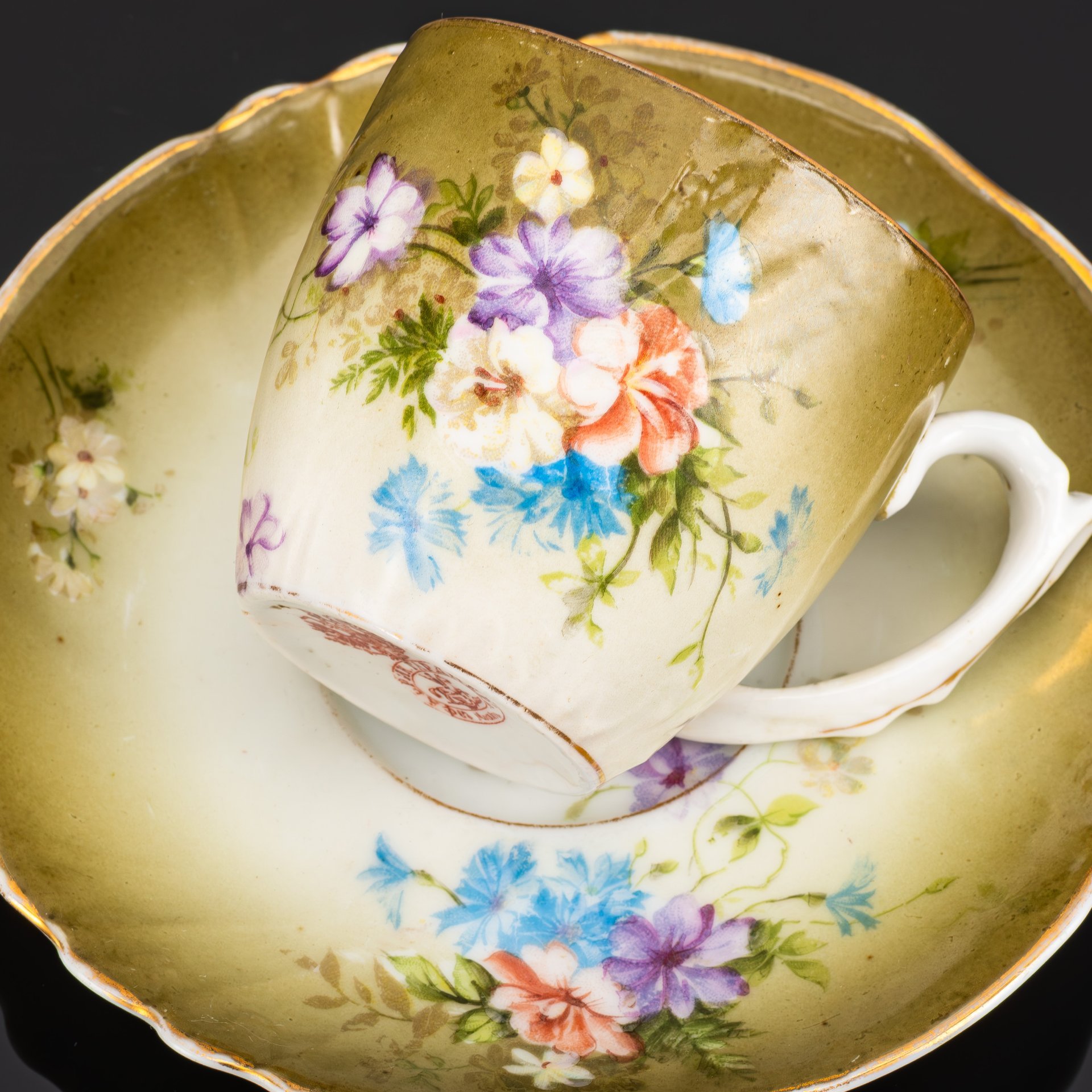Кофейная пара с цветочным декором, фарфор, аэрография, деколь, золочение, Фарфоровая фабрика Гарднера, Российская империя, 1870-1890 гг.