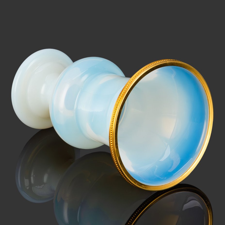 Ваза в форме кратера с золотистой оплеткой, Empoli Glass Opaline, Тоскана