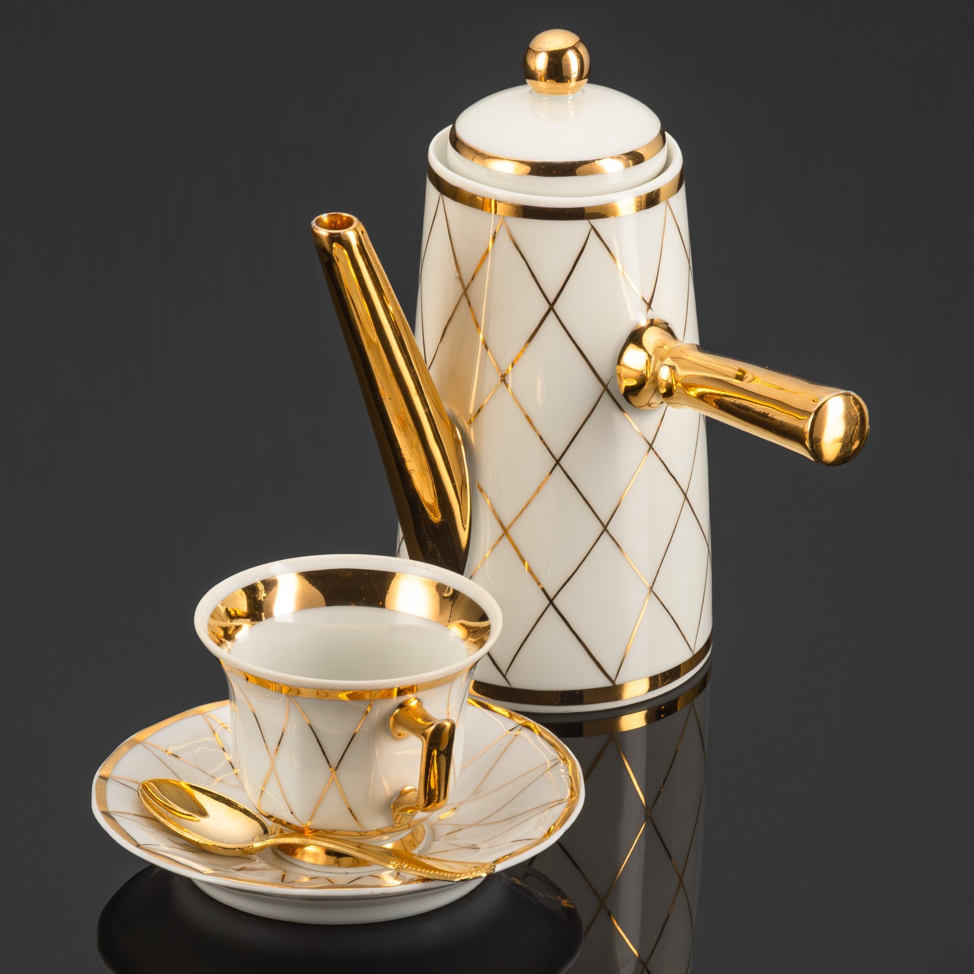 Набор на одну персону для подачи кофе/шоколада, фарфор, золочение, Limoges, Франция, 1930-1950 гг.