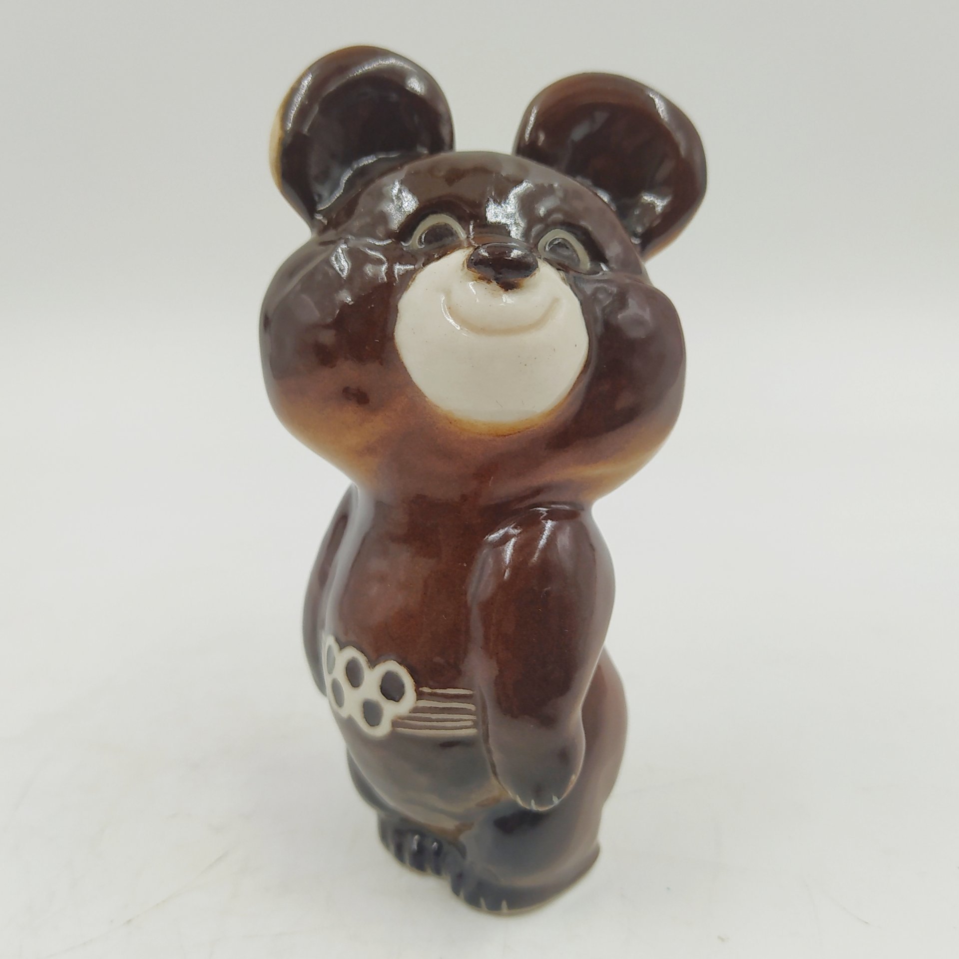 Статуэтка "Олимпийский мишка", скульптор П.П. Веселов, фарфор, аэрография, Ленинградский фарфоровый завод (ЛФЗ), СССР, 1980 г., Ленинградский фарфоровый завод (ЛФЗ)