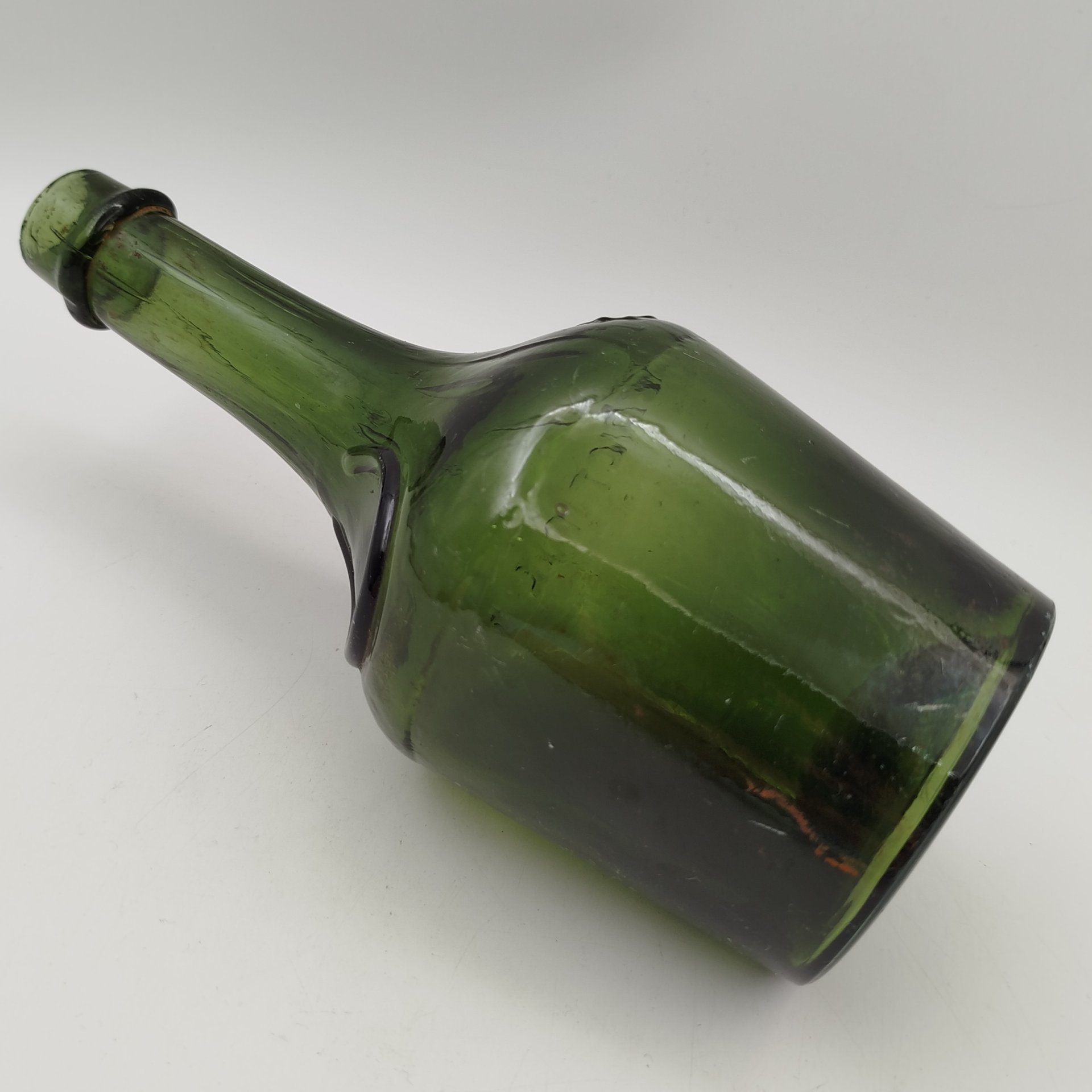 Бутылка из-под ликёра "Benedictine", стекло, Западная Европа, 1900-1940 гг.