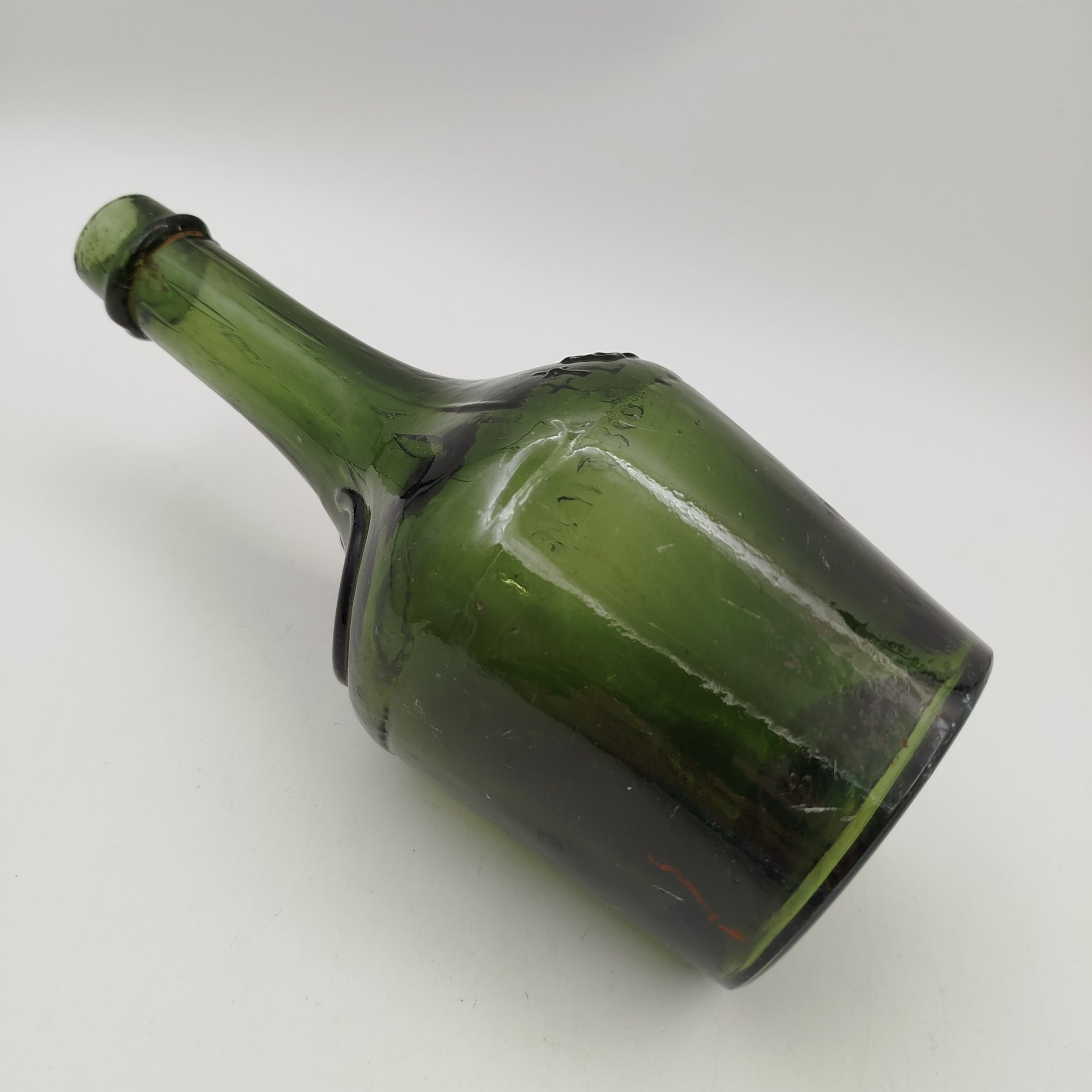 Бутылка из-под ликёра "Benedictine", стекло, Западная Европа, 1900-1940 гг.