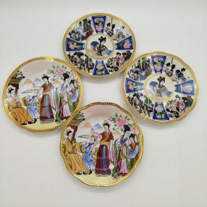 Набор из 4-х блюдец, украшенных жанровыми сценками (в подборе)
