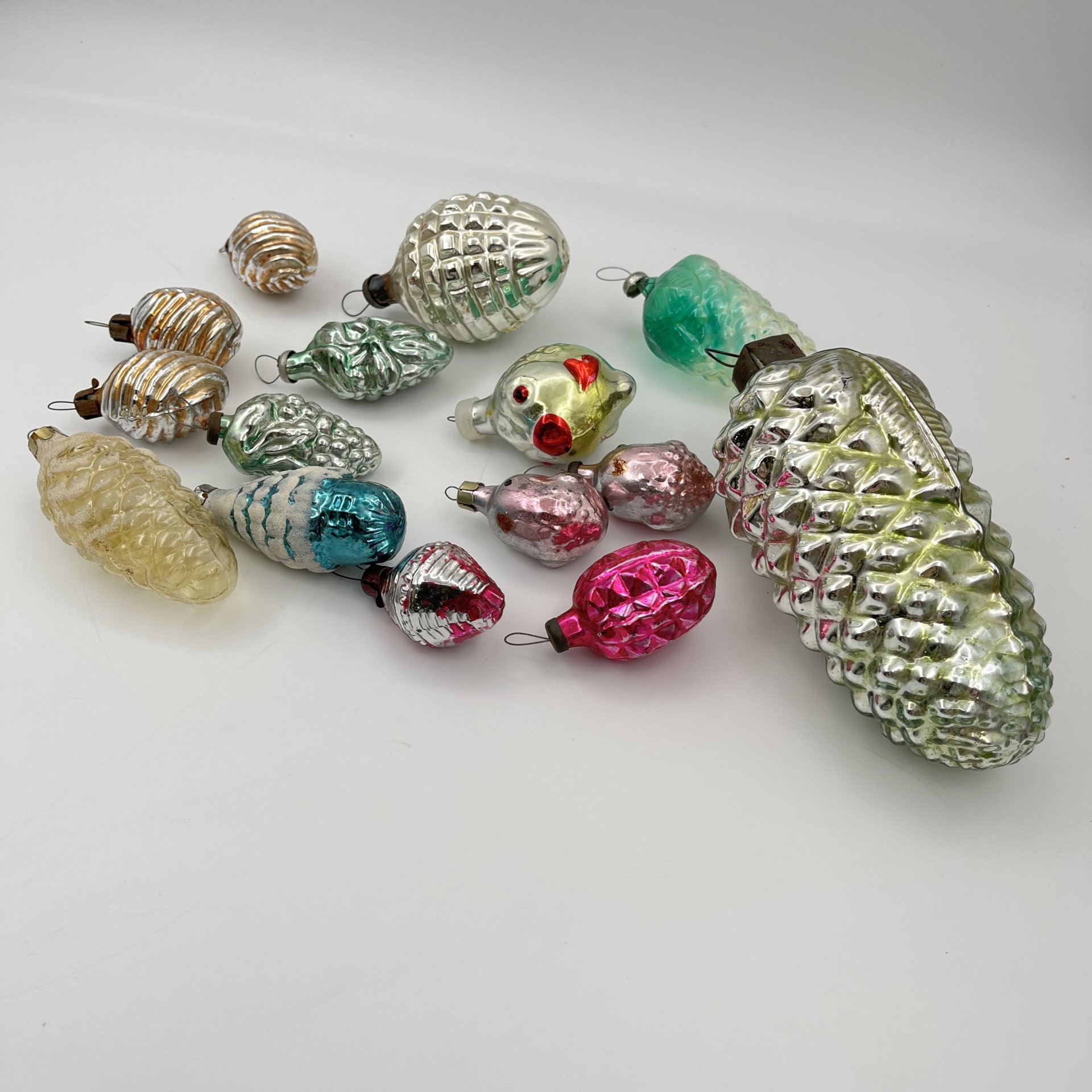 Набор из 15-ти подвесных ёлочных игрушек различных форм