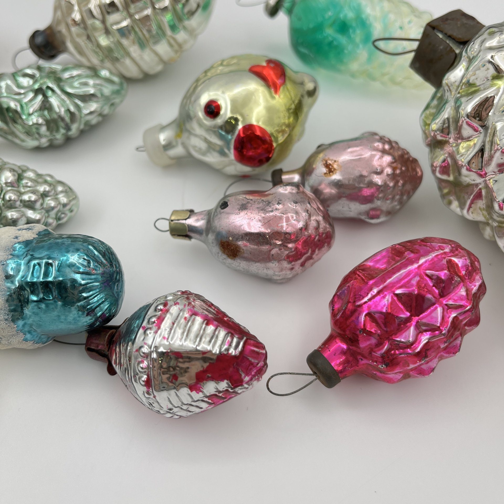 Набор из 15-ти подвесных ёлочных игрушек различных форм