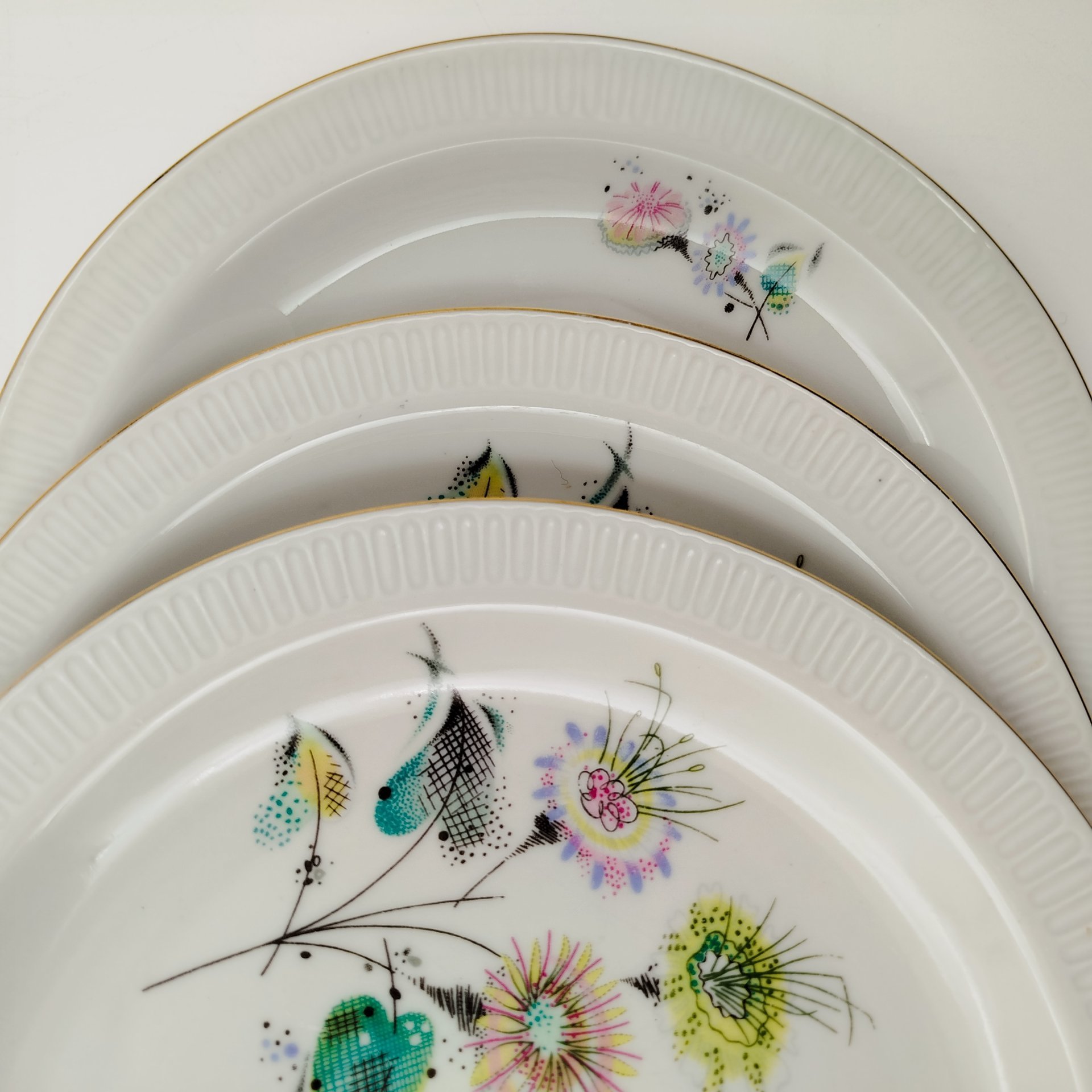 Набор десертных тарелок с абстрактным цветочным декором на 6 персон, фарфор, деколь, золочение, Stadtlengsfeld Joachim Döring/Rudolf Vogler, Германия, 1959-1963 гг.
