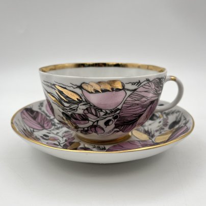 Чайная пара "Мой сад" в розовом оттенке, (из серии "Времена года"), форма "Тюльпан", автор формы С.Е. Яковлева, автор росписи Н.П. Славина, фарфор, деколь, люстр, золочение, Ленинградский фарфоровый завод (ЛФЗ), СССР, 1970-1991 гг.