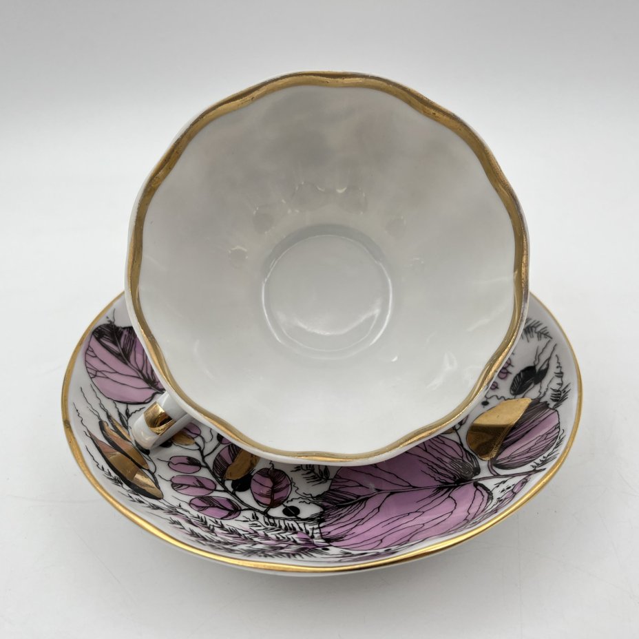 Чайная пара "Мой сад" в розовом оттенке, (из серии "Времена года"), форма "Тюльпан", автор формы С.Е. Яковлева, автор росписи Н.П. Славина, фарфор, деколь, люстр, золочение, Ленинградский фарфоровый завод (ЛФЗ), СССР, 1970-1991 гг.