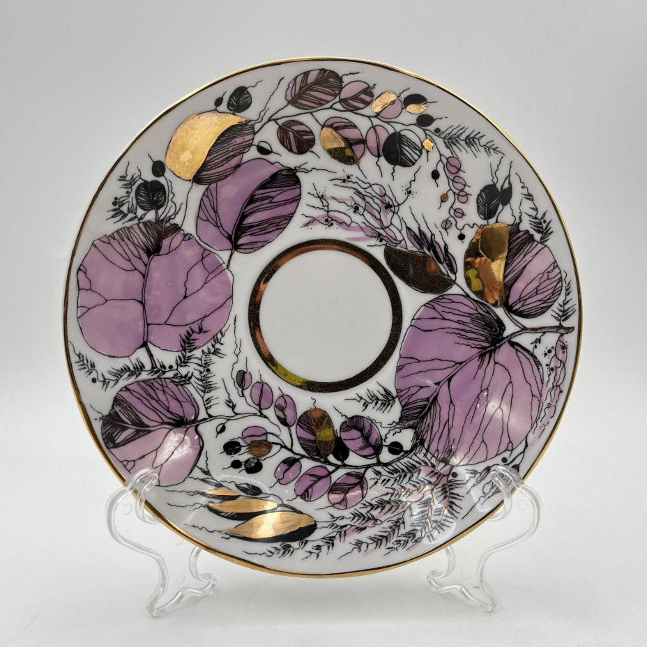 Чайная пара "Мой сад" в розовом оттенке, (из серии "Времена года"), форма "Тюльпан", автор формы С.Е. Яковлева, автор росписи Н.П. Славина, фарфор, деколь, люстр, золочение, Ленинградский фарфоровый завод (ЛФЗ), СССР, 1970-1991 гг.