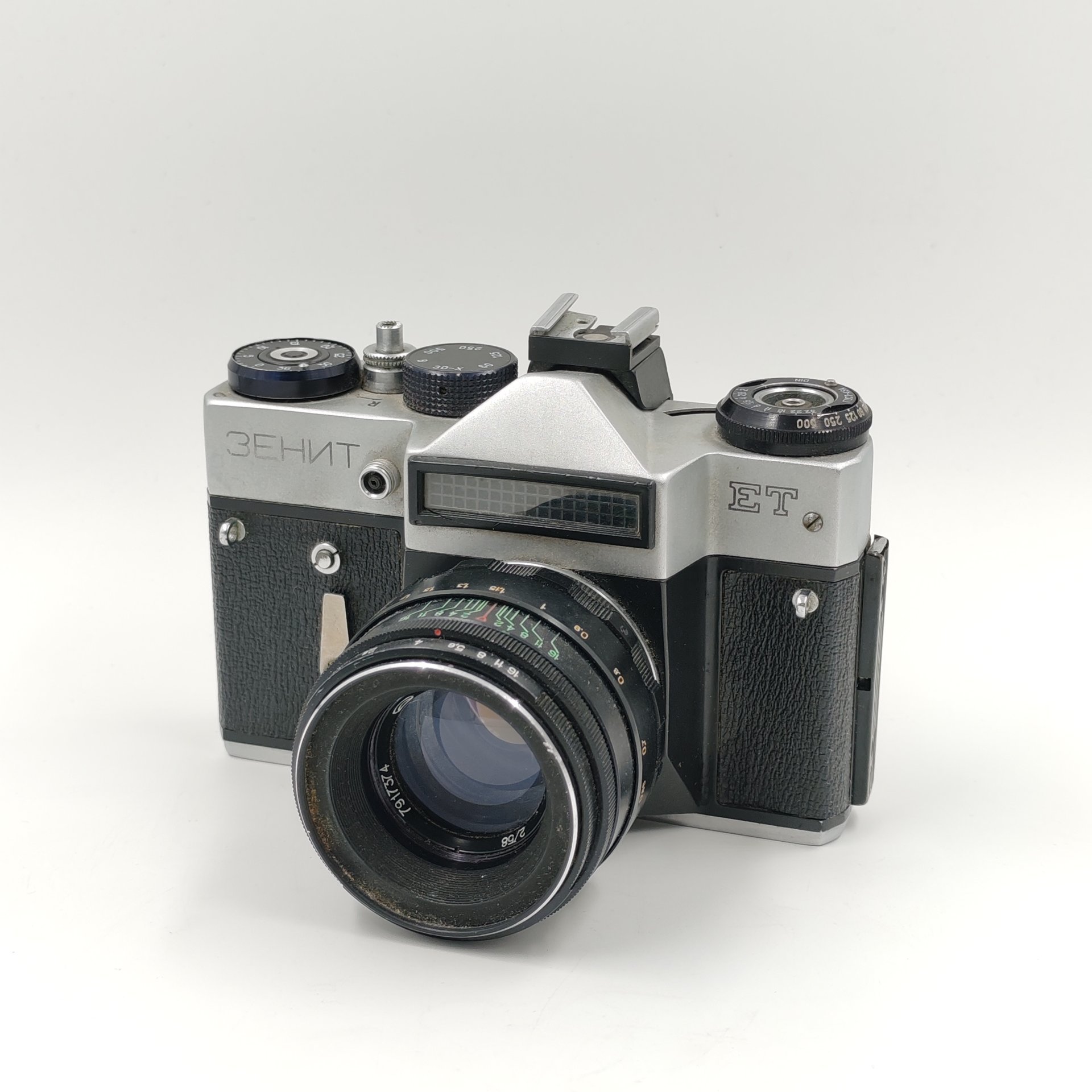 Фотоаппарат "Зенит-ЕТ" c объективом "Гелиос-44-2" (нерабочий), Белорусское оптико-механическое объединение (БелОМО)
